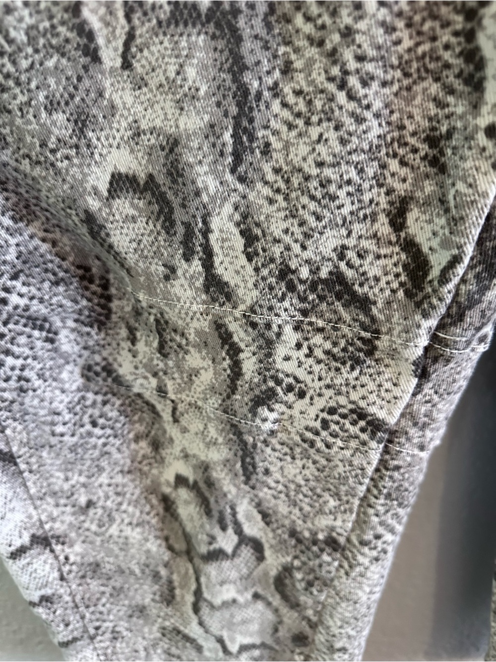 Snake Print Barrel Leg Jeans Women’s XS High‎ Rise Cropped Cotton Stretch Ankle - Picture 3 of 11